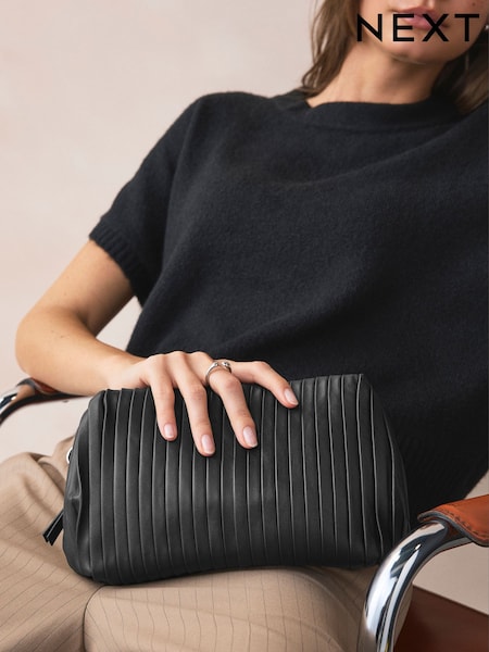 Black Leather Plisse Clutch Bag (AT9496) | €85