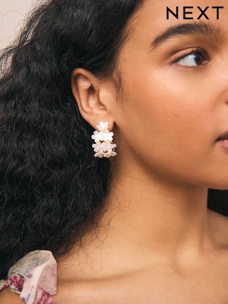 White Floral Hoop Earrings (AU3736) | €16