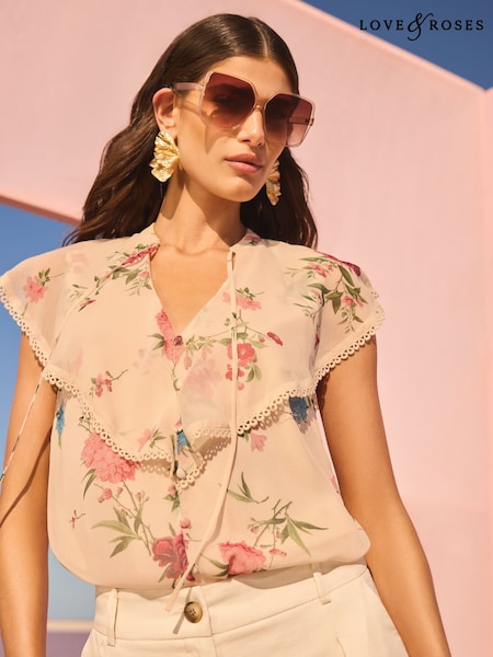V&A I Love & Roses Ivory Caplet Short Sleeve Floral Printed Blouse (AV1093) | €45