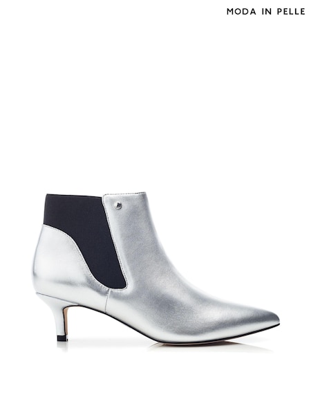 Moda in Pelle Qute Kitten Heel Chelsea Black Boots (AV1526) | 294 QAR