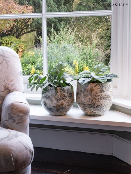 Laura Ashley Set of 2 Cream Marlbrook Planters (AV4656) | €171