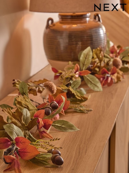 Orange Autumnal Acorn Garland (AV4997) | €36