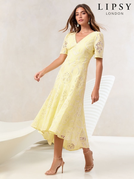 Lipsy Buttermilk Yellow Petite Premium Broderie Lace Short Sleeve V-Neck High Low Midi Dress (AV7108) | R$ 1,530