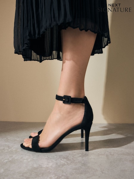 Black Signature Premium Leather Round Toe Buckle Detail Mid Simple Sandals (AV7514) | 269 QAR