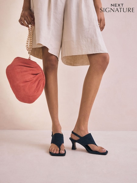 Navy Signature Premium Leather Square Toe Post Slinback Sandals (AV7907) | R$ 600