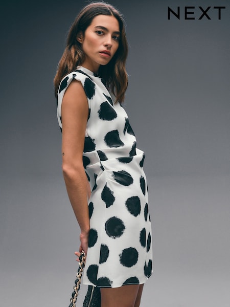 Yksivärinen paikka - High Neck Shoulder Pad Rouched Mini Dress (AW1403) | €86