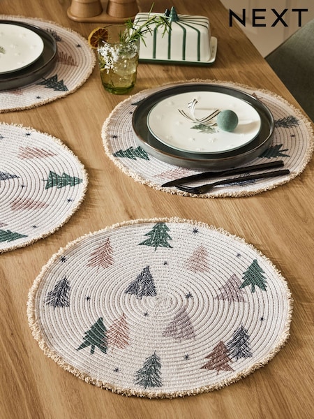 Green Set of 4 Scandi Christmas Tree Fringe Placemats (AW2226) | €17