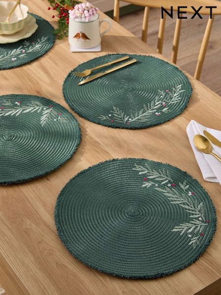 Set of 4 Green Christmas Mistletoe Fringe Placemats (AW2233) | PKR 7,770
