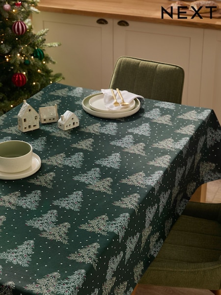 Green Christmas Tree Table Cloth (AW2261) | €31 - €40