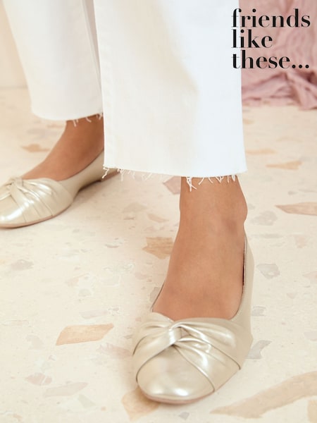 Friends Like These Gold Standard Fit Twist Detail Round Toe Flat Ballerina Pump Shoes (AW2710) | ₪96