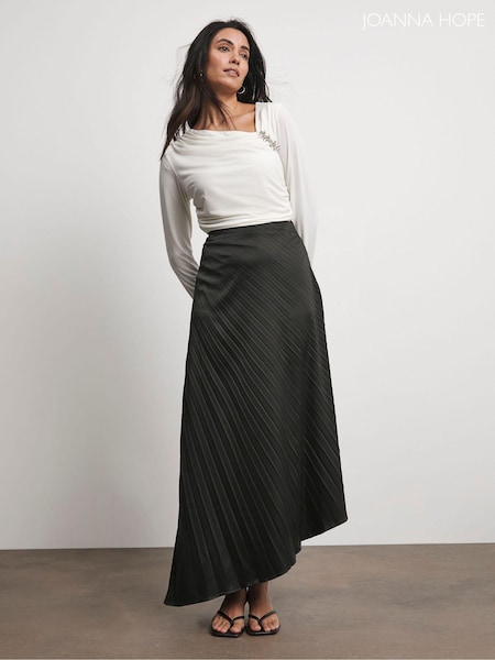 Joanna Hope Jersey Top With Brooch (AW3172) | €60
