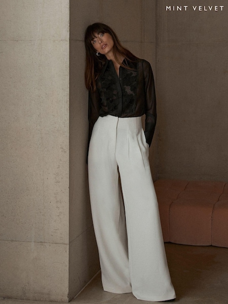 Mint Velvet Wide Leg Darted Trousers (AW5324) | ‏73 ر.ع.‏