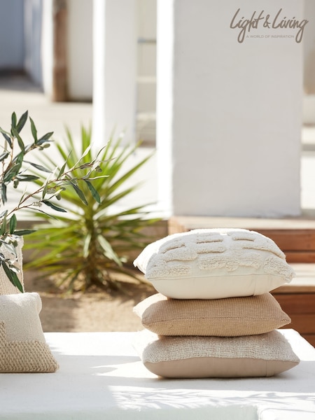 Light & Living White Sarmi Tufted Abstract Cushion (AW7020) | €49