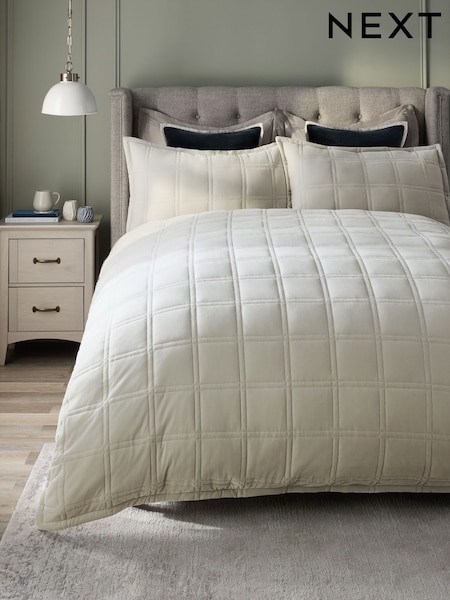 Lustre Quilted Velvet Duvet Cover and Pillowcase Set (AW7921) | 98 € - 143 €