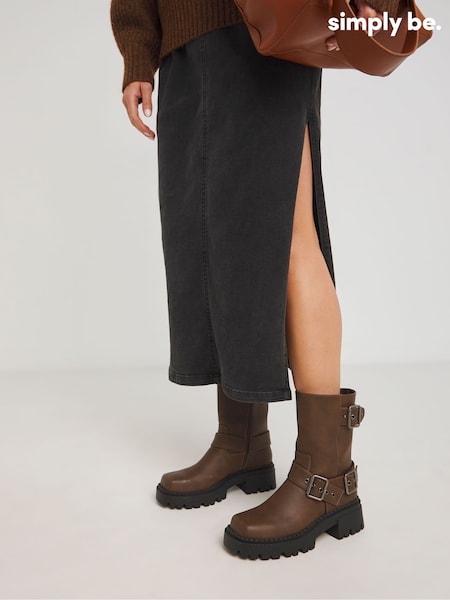 rjava - Simply Be Multi Buckle Ankle Biker Boots In Wide Fit (AY2906) | € 50