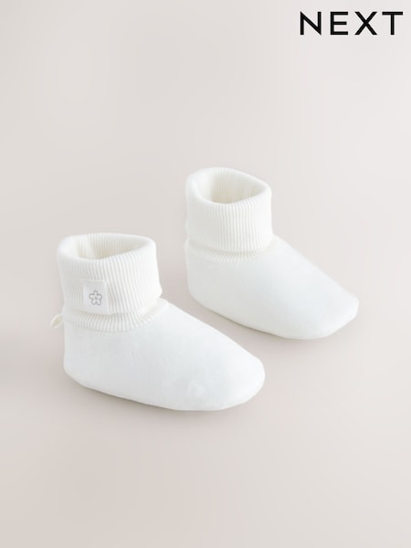 White Baby Bootie Shoes (0-18mths) (AY4871) | R$ 65