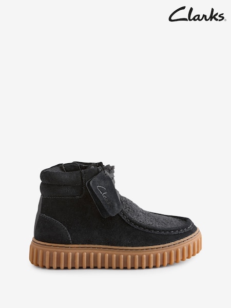 Schwarz - Clarks Tor Hill Hohe Stiefel aus Wildleder für ältere Kinder (AY5686) | 44 € - 47 €