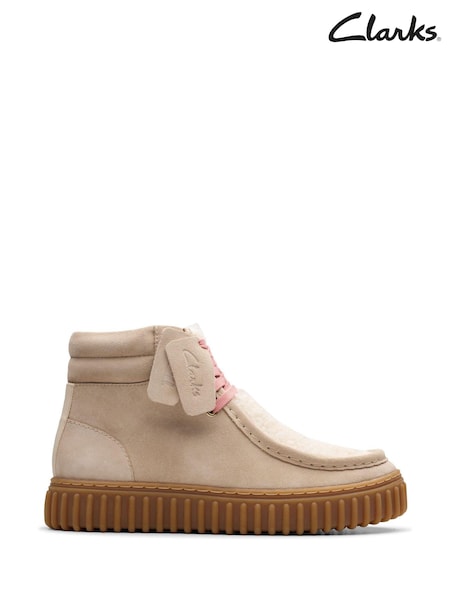 Natur - Clarks Tor Hill Hohe Stiefel aus Wildleder für ältere Kinder (AY5687) | 44 €