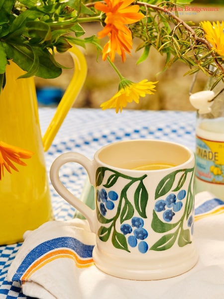 Emma Bridgewater Cream Blueberries 1/2 Pint Mug (AY8980) | €39