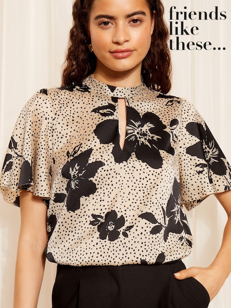 Friends Like These Floral Black/White Printed Flutter Sleeve Keyhole Blouse (B02763) | €18.50