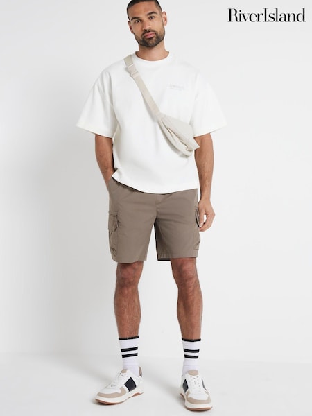 River Island Regular Fit Cargo Shorts (B04444) | €55