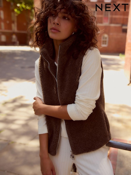 بني - Faux Fur Heavy Zip Through Gilet (B04697) | ‏113 د.إ.‏