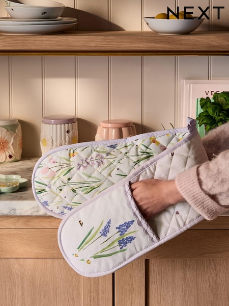 Lilac Purple Lila Floral Double Oven Gloves (B04765) | OMR6