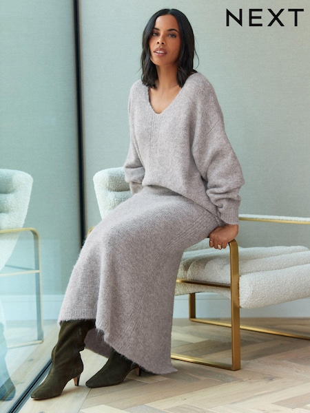 بني محايد - من Mole - Relaxed Fit Soft Touch V-Neck Knitted Jumper with Wool (B05033) | ‏111 د.إ.‏