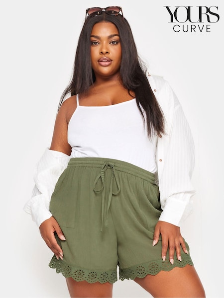 Yours Curve Green Broderie Anglaise Scalloped Shorts (B17804) | €34
