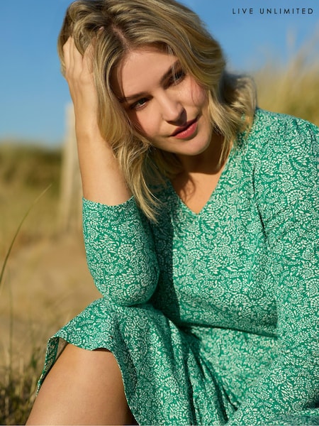 Live Unlimited Green Curve Ditsy Leaf Print Cotton Slub Tiered Midi Dress (B21410) | €38