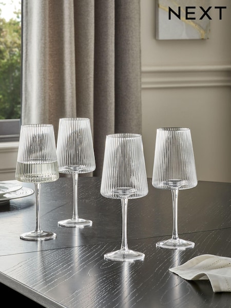Set of 4 Hollis Angular Wine Glasses (B22784) | € 38