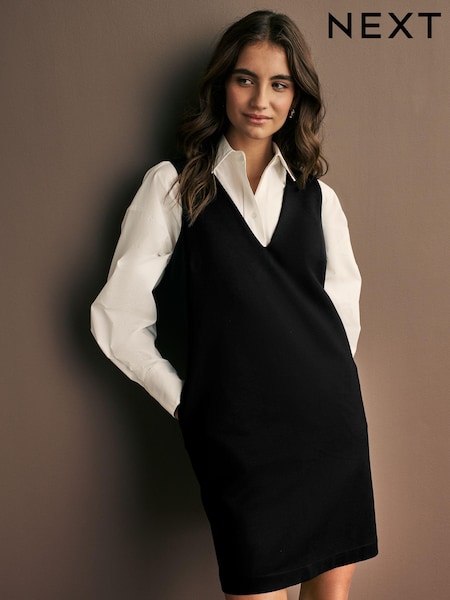 Black V-Neck Ponte Pinafore Mini Dress (B25849) | R$ 250