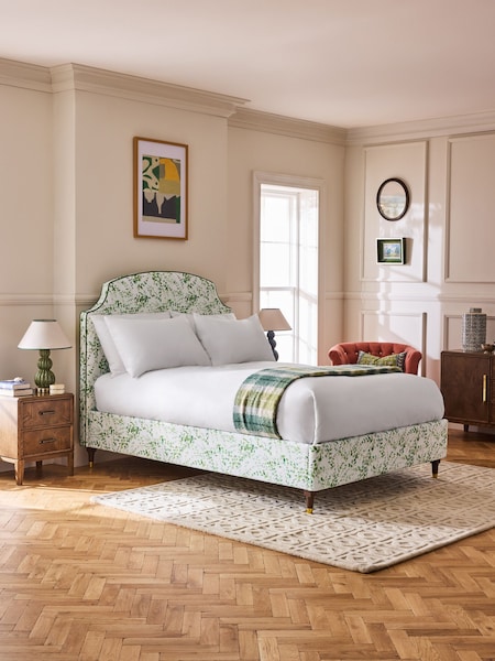 Nina Campbell Green Lowndes Bed Upholstered (B37196) | €726 - €948