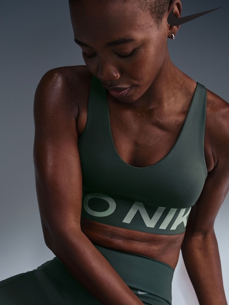 Nike Green Pro Indy Plunge Medium Support Padded Sports Bra (B38815) | €37