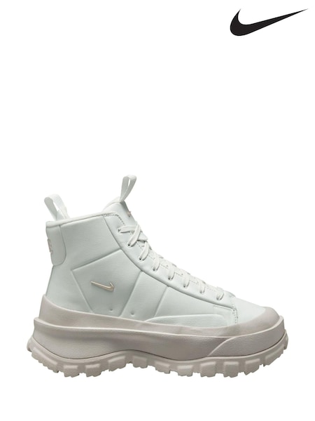 Nike White Blazer Roam Mid Boots (B42005) | €117