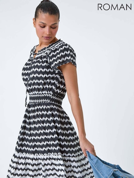 Roman Black Zig Zag Border Print Shirred Dress (B42834) | R$ 510