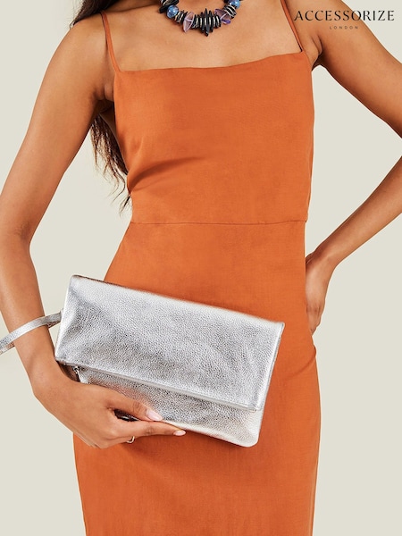Accessorize Leather Fold Over Clutch (B43619) | 50 €
