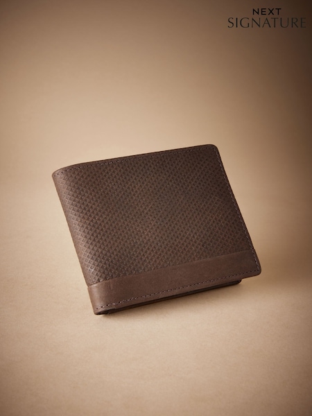 חום - Signature Textured Oily Leather Wallet (B43883) | ‏103‏₪
