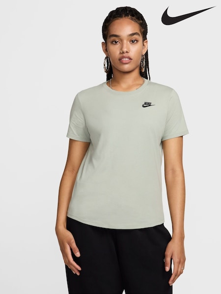 Nike Green Sportswear Club Essentials T-Shirt (B43920) | €17