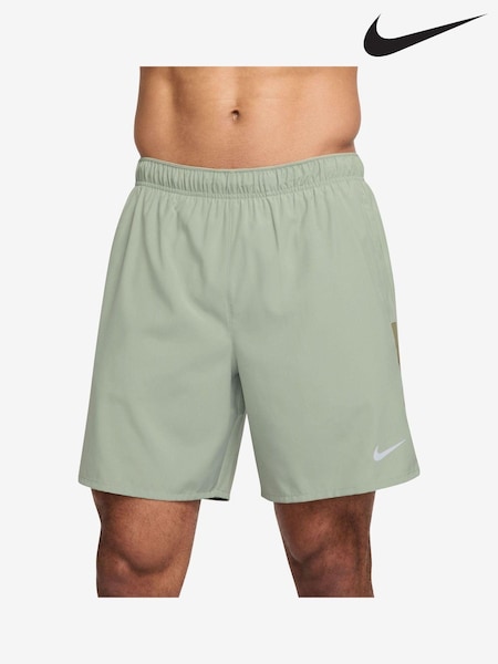 Nike Jade Horizon Challenger Dri-FIT 7 inch 2-in-1 Running Shorts (B59610) | €53
