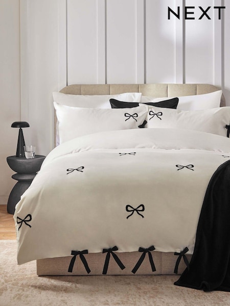 White/Black Bow Embroidered Duvet Cover and Pillowcase Set (B59987) | €39 - €72