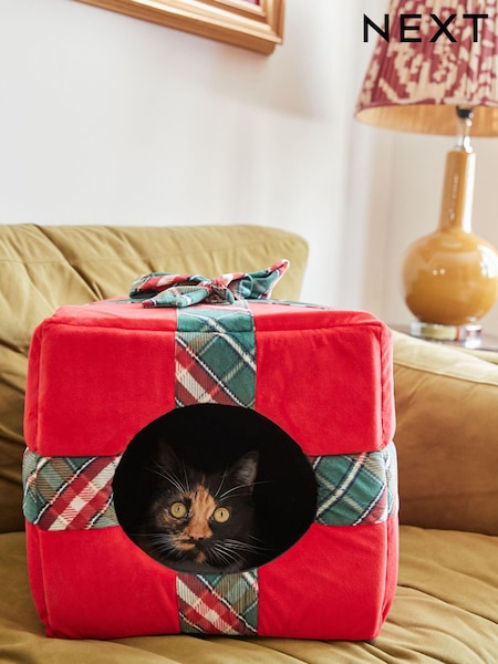 Red Present Cat Bed (B65146) | €39