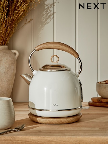 Cream Malvern Kettle (B67227) | €59