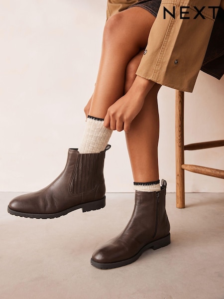 Chocolate Brown Standard/Wide Fit Forever Comfort® Leather Chelsea Ankle Boots (B68035) | kr752
