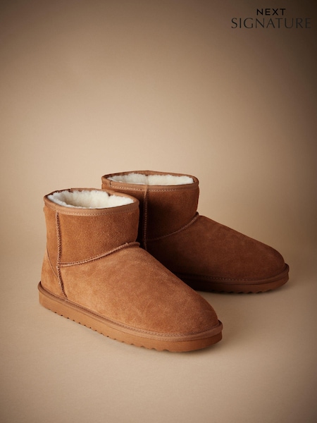 Tan Brown Signature Shearling Boots Slippers (B90771) | €28