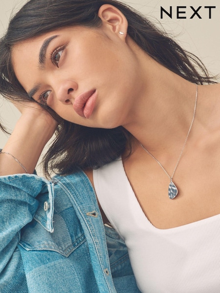 Sterling Silver Hammered Organic Disc Necklace (B91892) | €44