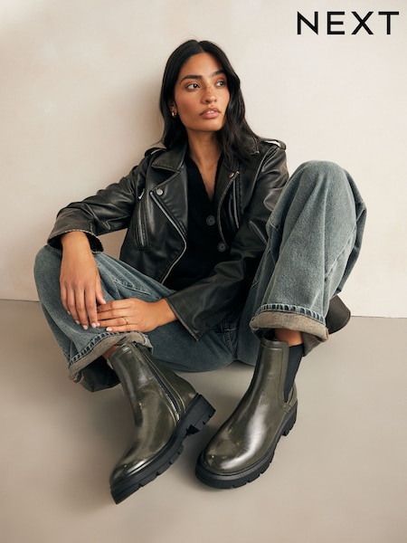 Khaki Green Standard/Wide Fit Forever Comfort® Patent Chelsea Boots (B92638) | R$ 365