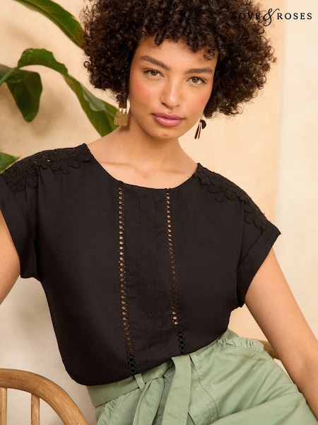 Musta - Love & Roses Woven Lace Shoulder T-paita (B97259) | €47