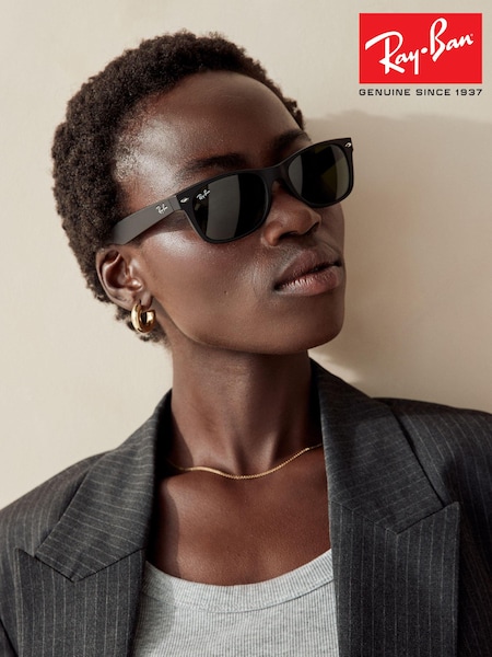 Gummiert/Schwarz - Ray-ban New Wayfarer Small Sunglasses (C36931) | 225 €