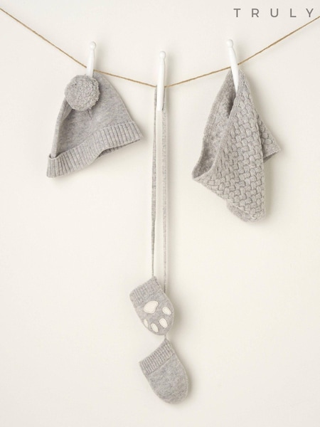 Truly Grey Baby Accessory Set (C44974) | €48